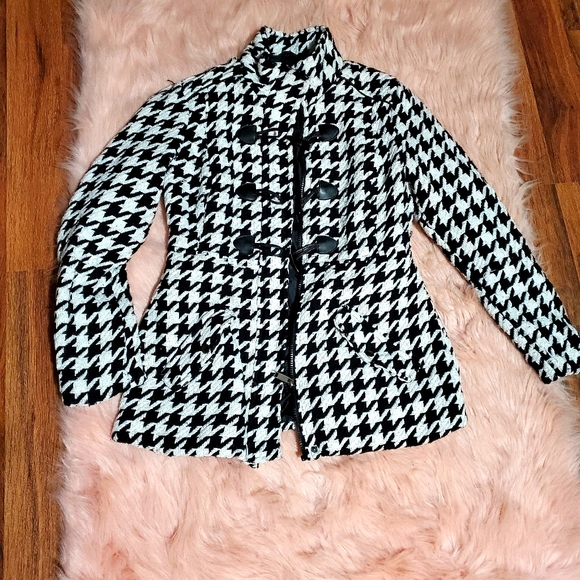 Coat - Picture 1 of 4